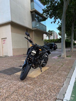 Honda CB125R 2025 Negra