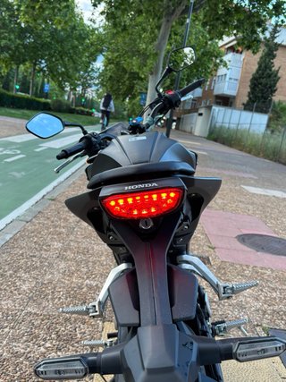 Honda CB125R 2025 Negra