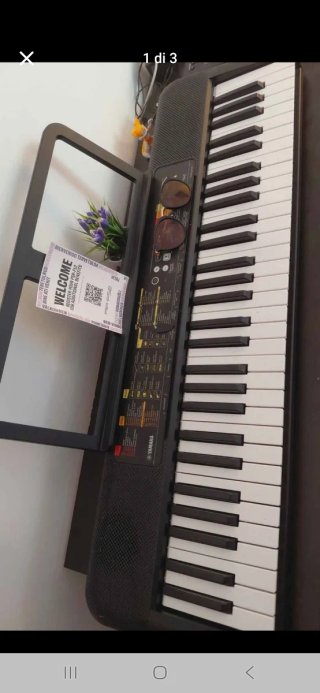 Teclado Yamaha con soporte Precio negociable .