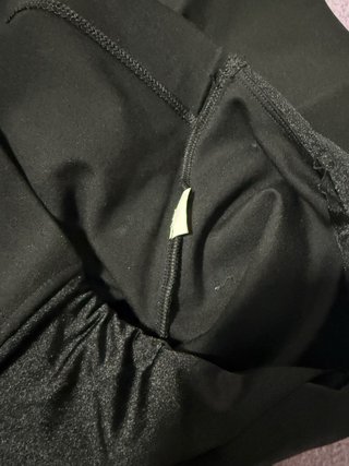 Leggings negros con detalle de botones