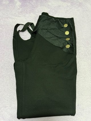 Leggings negros con detalle de botones