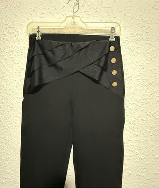 Leggings negros con detalle de botones