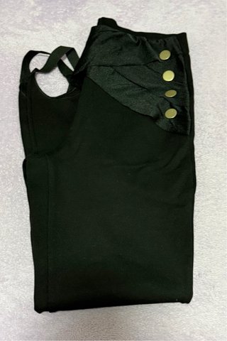 Leggings negros con detalle de botones