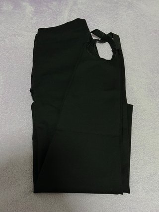Leggings negros con detalle de botones