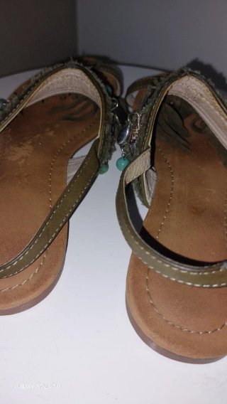Sandalias boho con flecos y abalorios