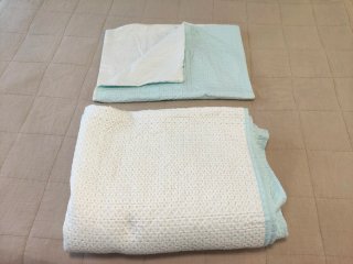 Colcha entretiempo cama 90 cm reversible.