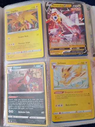 (Subasta)  Álbum de cartas Pokémon