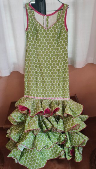 Traje de flamenca verde con lunares