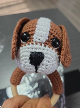 Sonajero perro crochet madera hecho a mano