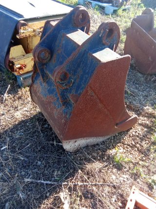 Cazo de excavadora medidas 55cm de pestañas 18cm