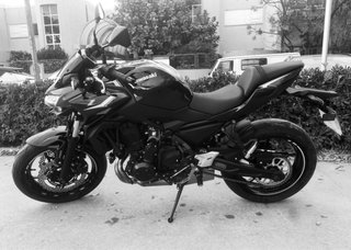 Kawasaki Z650 2024 Negra, regalo casco nuevo