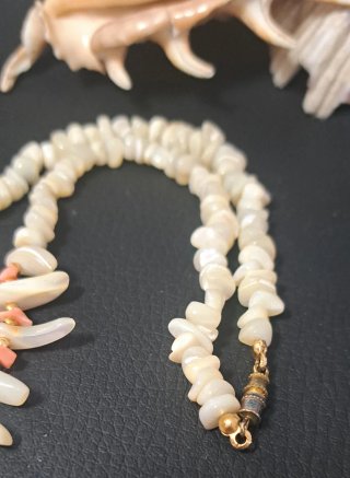 Collar boho coral y nacar
