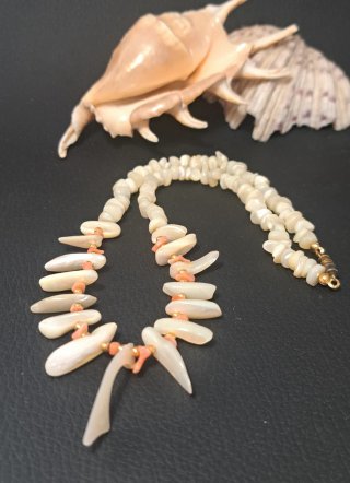 Collar boho coral y nacar