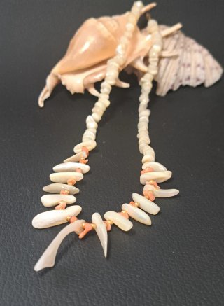 Collar boho coral y nacar