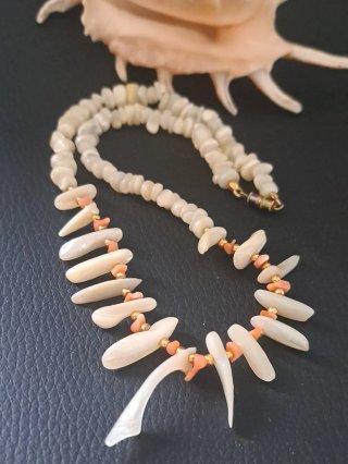 Collar boho coral y nacar