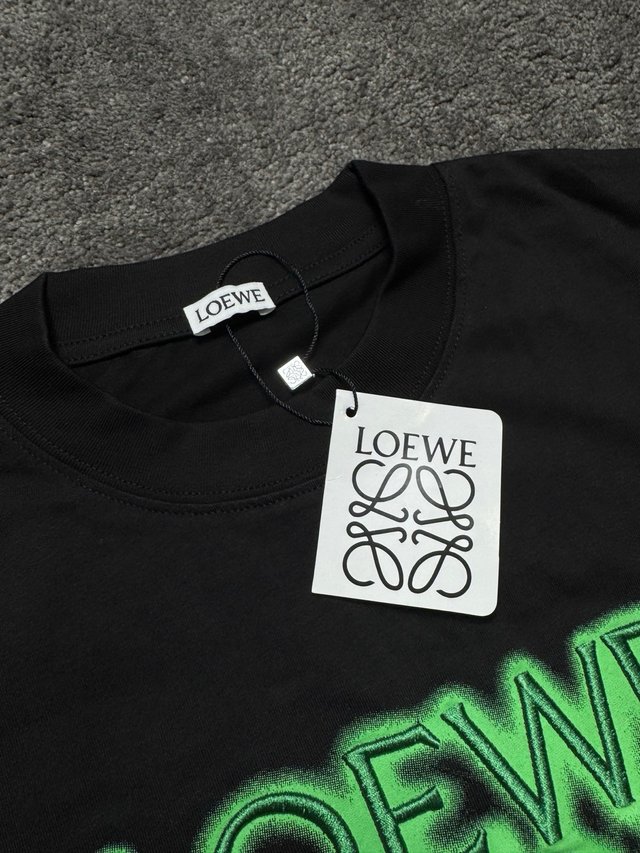 T-shirt Loewe Preta Logo Verde
