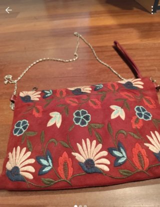 Bolso de mano bordado floral