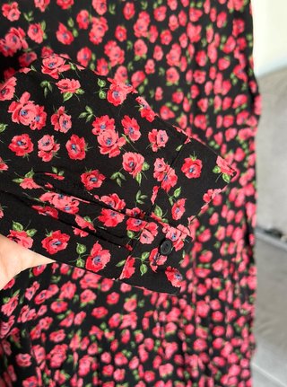Vestido flores negro Stradivarius Talla M