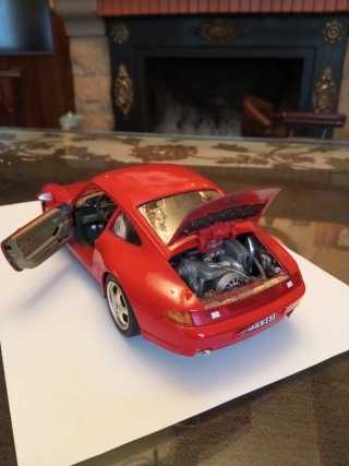 1:18 PORSCHE 911 CARRERA DE 1993