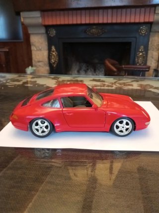 1:18 PORSCHE 911 CARRERA DE 1993