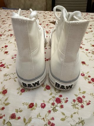 Deportivas tipo Converse. Cambia de color con luz