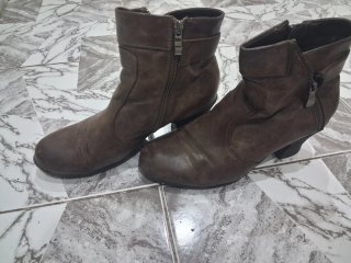 Botines marrones con cremallera