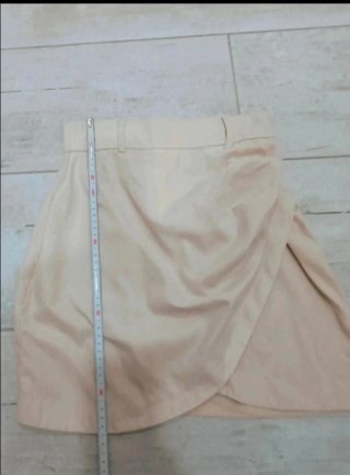Dos Faldas Cortas Beige y Negra Talla XS