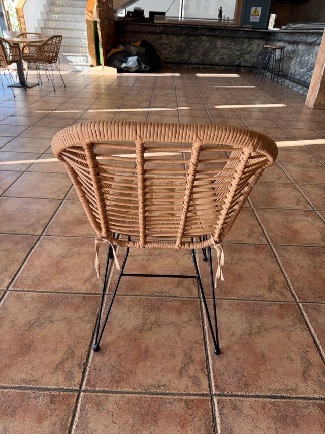 Silla Sklum Gouda Ratán y Metal Beige