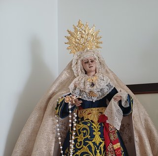 Virgen dolorosa de 60 cm ,con realce de 10