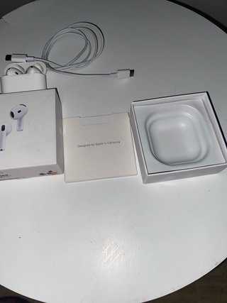 Airpods 4 con caja y cargador