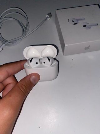 Airpods 4 con caja y cargador