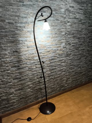 Lampada da terra in metallo e cristallo