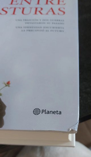 El tiempo entre costuras