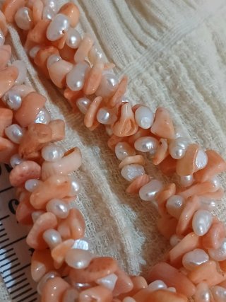 Collar de coral y perlas