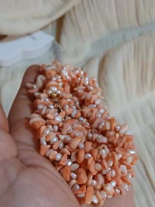 Collar de coral y perlas