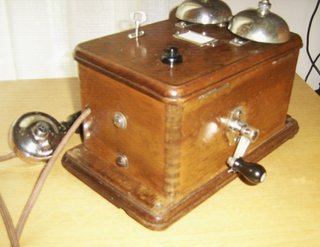 Antico Telefono in legno GA 24