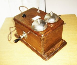 Antico Telefono in legno GA 24