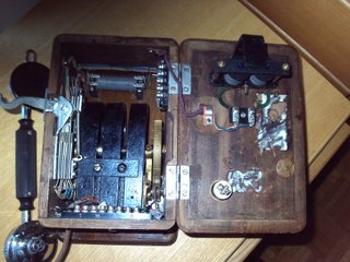 Antico Telefono in legno GA 24