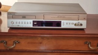 Reproductor DVD y VHS Emerson MDC-680NP