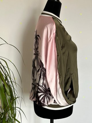 Chaqueta Bomber Verde y Rosa Palmeras