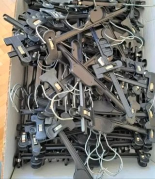 60 Perchas Pinzas Plástico Negras