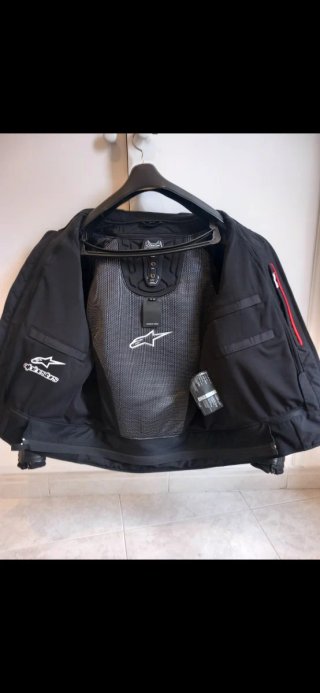 Cazadora de cuero Alpinestars para moto. Talla 52.