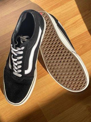 Zapatillas Vans Negras y Blancas