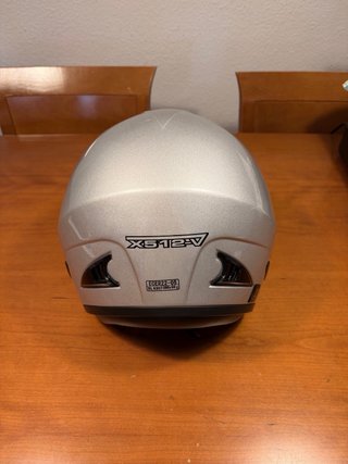 Casco de moto Nitro plateado