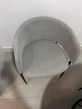 Mesa de comedor ovalada y 4 sillas