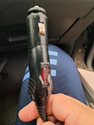 Ladron de tres toma de coche 12V por 1 A