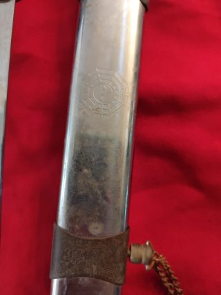 Espada decorativa con borla