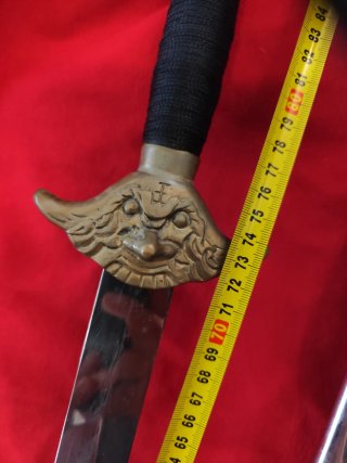 Espada decorativa con borla