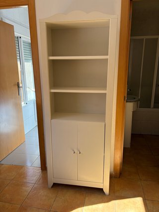 Estantería Ikea con puertas