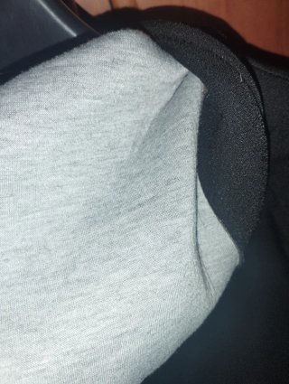 Parka con capucha negra
